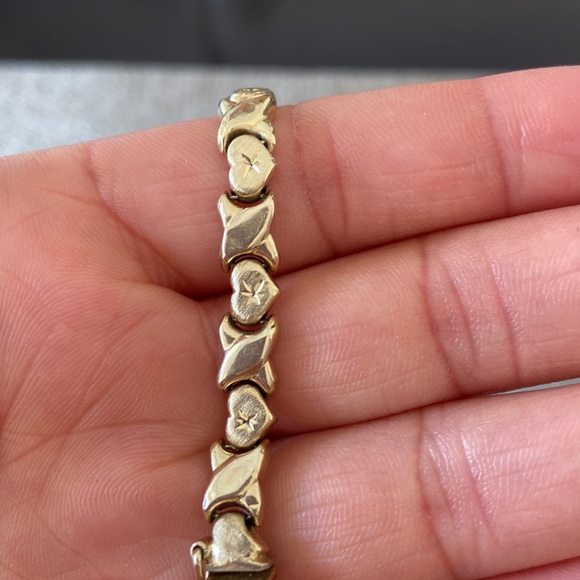 COPY - Vintage 14k Gold Hugs and Kisses bracelet - Picture 5 of 13